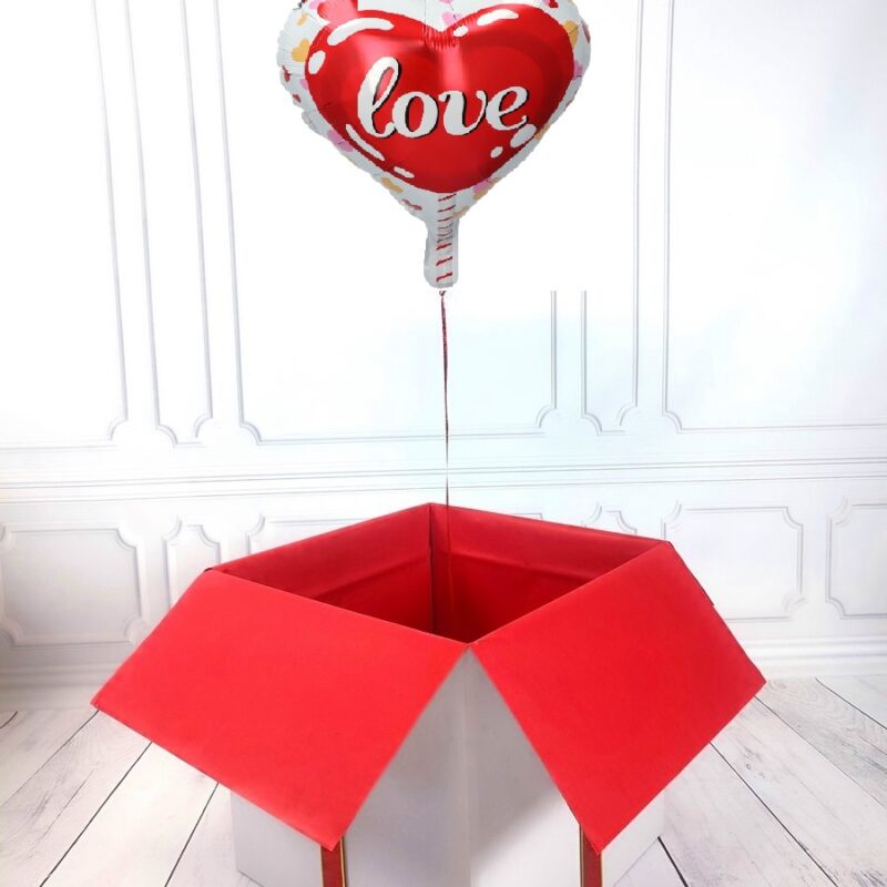 Box balonowy - balon serce z helem z napisem LOVE w serduszka