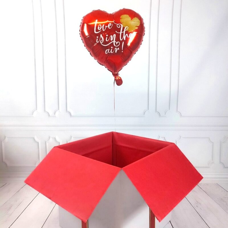 Box balonowy - balon serce z helem z napisem Love Is In The Air