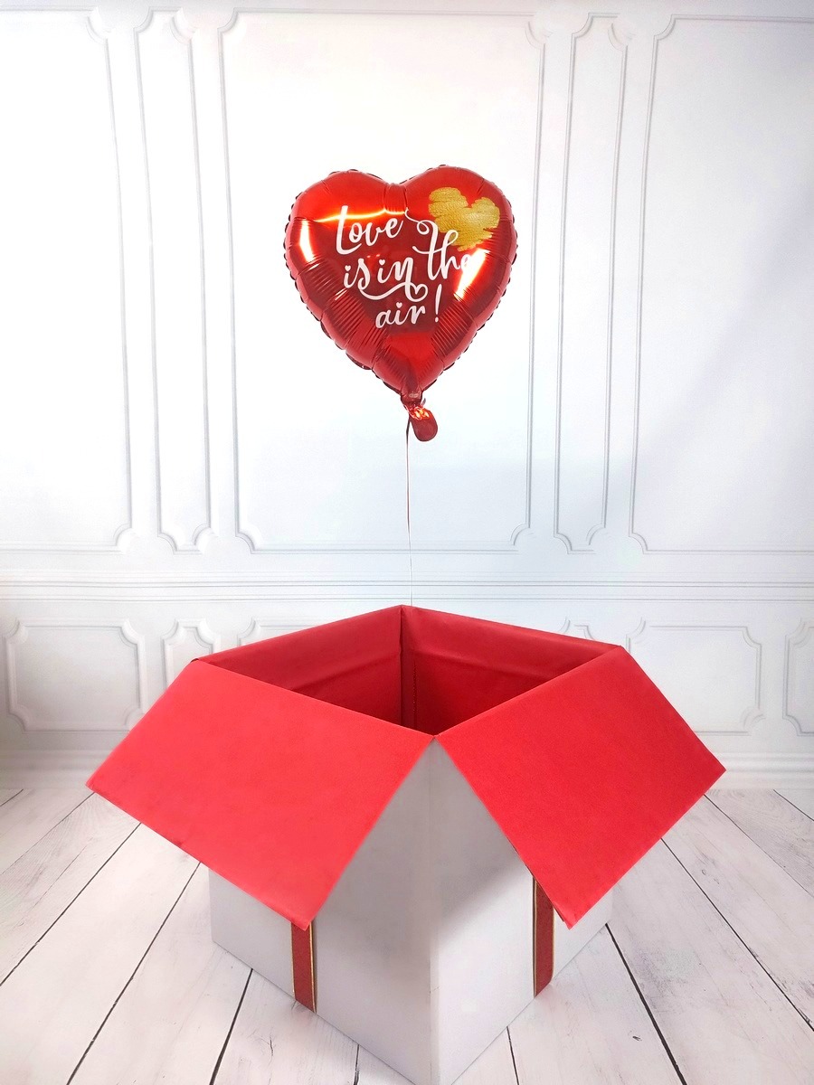 Box balonowy - balon serce z helem z napisem Love Is In The Air