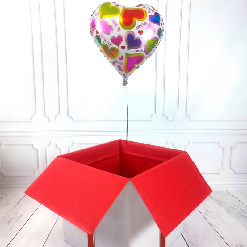 Box-z-balonem-w-ksztalcie-serca-kolorowe-serduszka