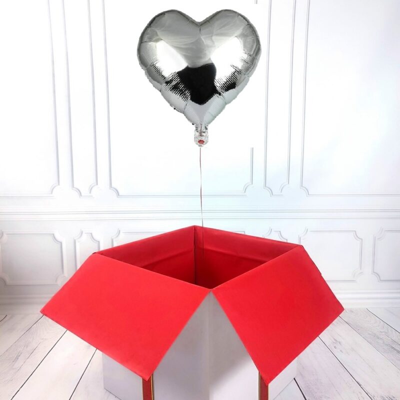 Box z balonem w kształcie serca - srebrne