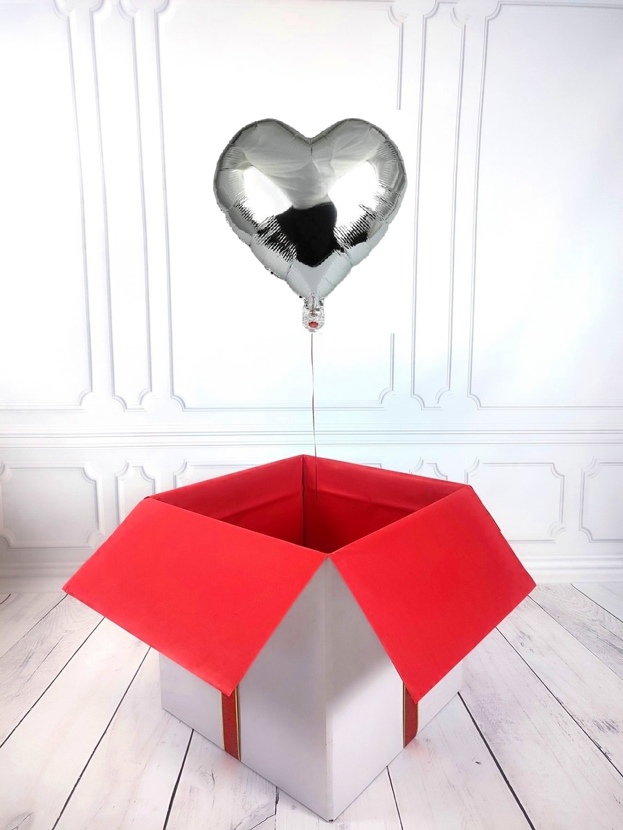 Box z balonem w kształcie serca - srebrne