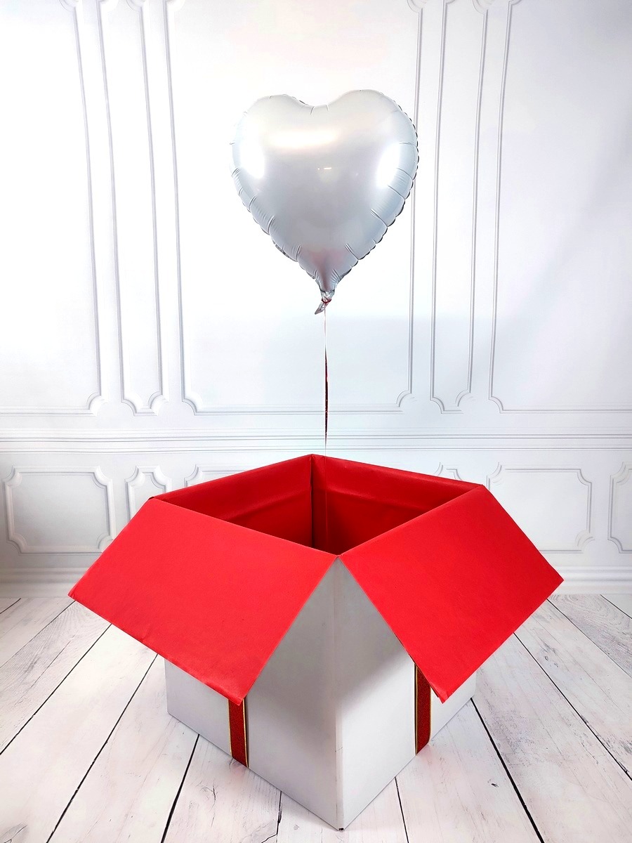 Box z balonem w kształcie serca w kolorze białym