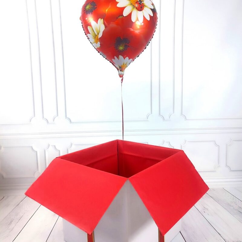 Box-z-balonem-w-ksztalcie-serca-kwiaty