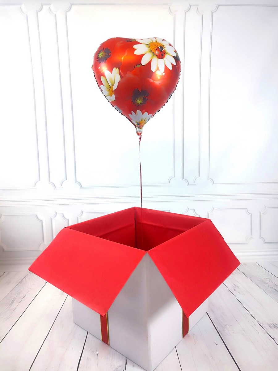 Box-z-balonem-w-ksztalcie-serca-kwiaty