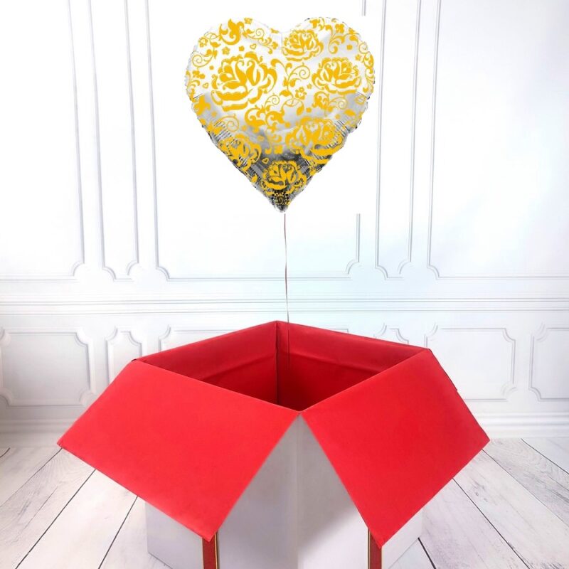 Box z balonem w kształcie serca – złote róże