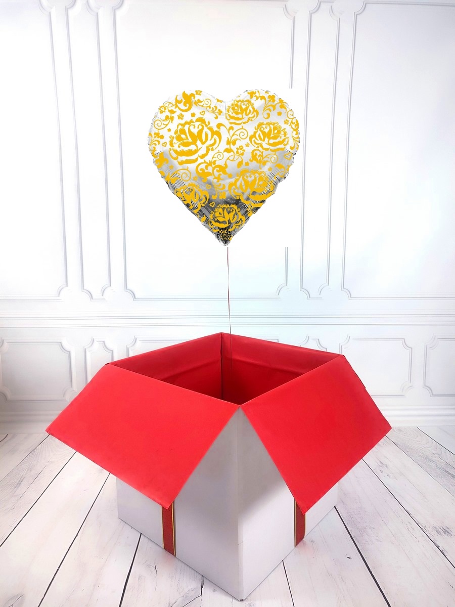 Box z balonem w kształcie serca – złote róże